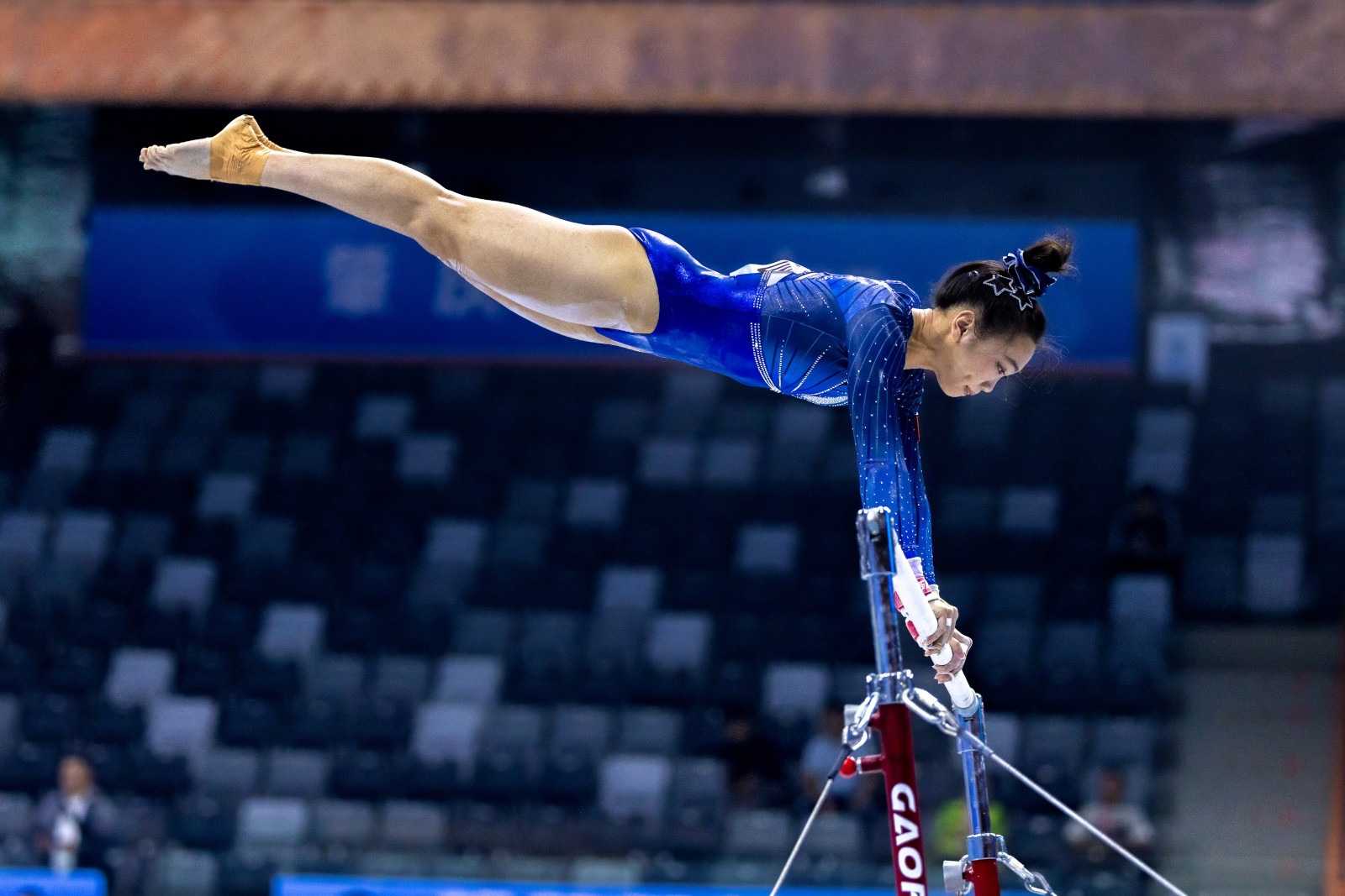 麻将实战：解析“清一色”的诱惑——为什么盲目做大牌是新手破产的主因？（麻将对局剖析：别被“清一色”迷惑——新手盲追大牌为何最易破产？）